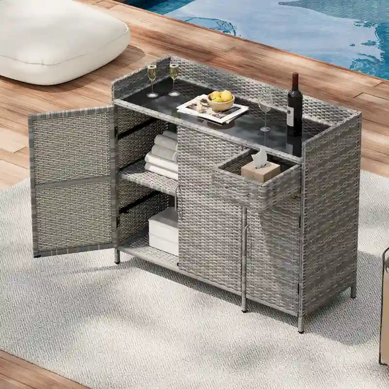 Armoire de rangement extérieure en osier, îlot de cuisine résistant aux intempéries, table de bar en rotin avec plateau en verre trempé et tiroir pour jouets de piscine