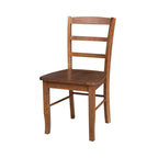 Chaises en bois massif à dossier à barreaux, un ensemble de deux