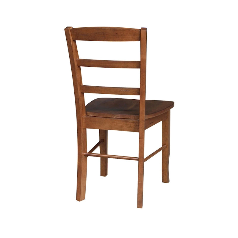 Chaises en bois massif à dossier à barreaux, un ensemble de deux