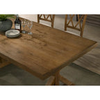 Table de salle à manger de style ferme avec cadre en bois et finition en bois flotté brossé.
